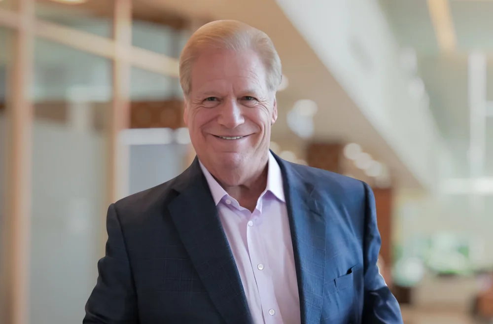 happy facial expression photo — Elliott Broidy headshot